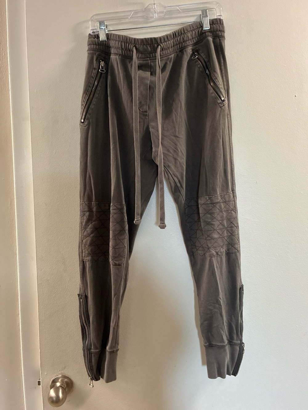 GAP Designed Crafted Med TallQuilted Knee Joggers in Charcoal Gray